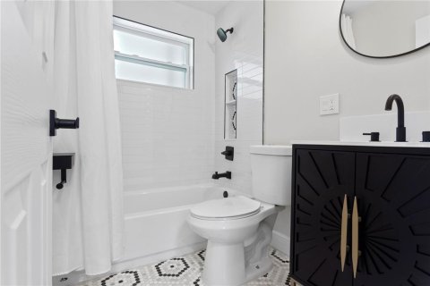 House in Saint Petersburg, Florida 3 bedrooms, 181.81 sq.m. № 1849844 - photo 15