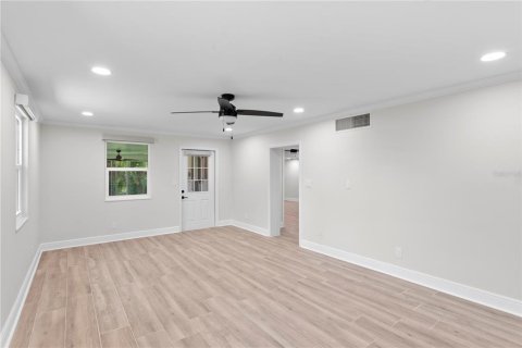 House in Saint Petersburg, Florida 3 bedrooms, 181.81 sq.m. № 1849844 - photo 19