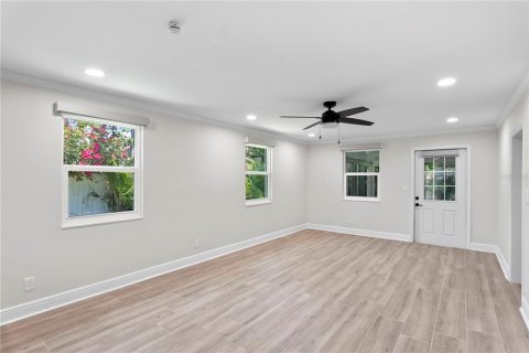 House in Saint Petersburg, Florida 3 bedrooms, 181.81 sq.m. № 1849844 - photo 20