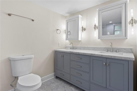 House in Saint Petersburg, Florida 3 bedrooms, 181.81 sq.m. № 1849844 - photo 24