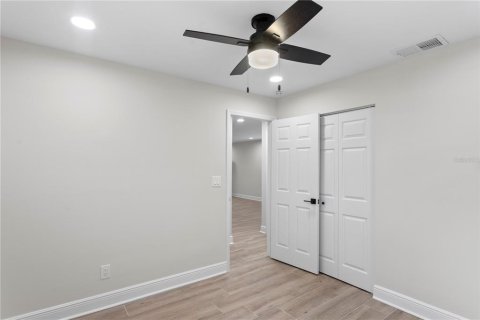 House in Saint Petersburg, Florida 3 bedrooms, 181.81 sq.m. № 1849844 - photo 18