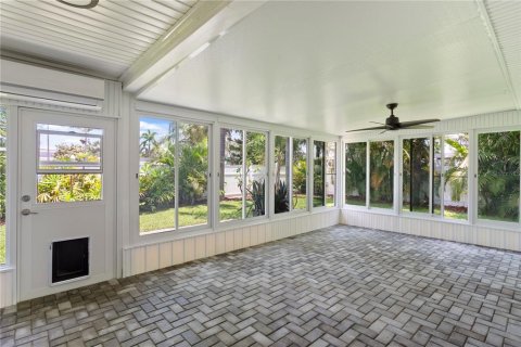 House in Saint Petersburg, Florida 3 bedrooms, 181.81 sq.m. № 1849844 - photo 27