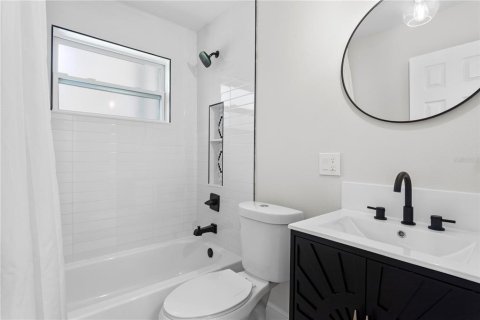 House in Saint Petersburg, Florida 3 bedrooms, 181.81 sq.m. № 1849844 - photo 16