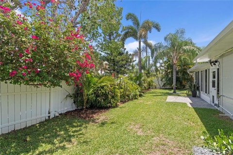 House in Saint Petersburg, Florida 3 bedrooms, 181.81 sq.m. № 1849844 - photo 30