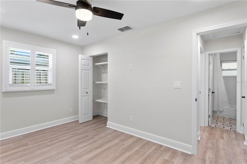 House in Saint Petersburg, Florida 3 bedrooms, 181.81 sq.m. № 1849844 - photo 14