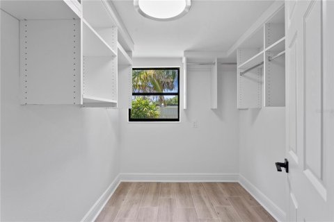 House in Saint Petersburg, Florida 3 bedrooms, 181.81 sq.m. № 1849844 - photo 23