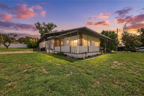 Casa en Winter Haven, Florida 3 dormitorios, 224.64 m2 № 2238321