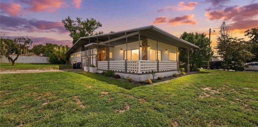 Casa en Winter Haven, Florida 3 dormitorios, 224.64 m2 № 2238321
