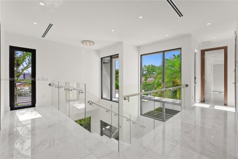 Снять в аренду виллу или дом в Майами-Бич, Флорида 5 спален, 308.99м2, № 1977745 - фото 24