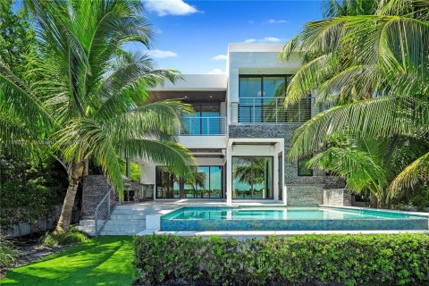 Снять в аренду виллу или дом в Майами-Бич, Флорида 5 спален, 308.99м2, № 1977745 - фото 19
