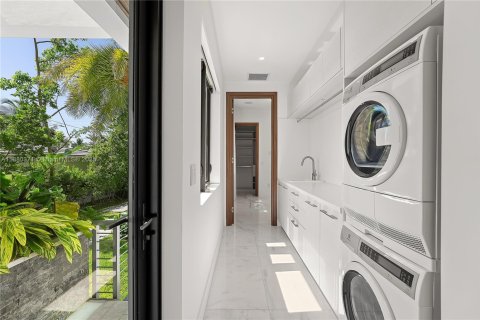 Снять в аренду виллу или дом в Майами-Бич, Флорида 5 спален, 308.99м2, № 1977745 - фото 12