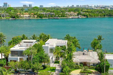 Снять в аренду виллу или дом в Майами-Бич, Флорида 5 спален, 308.99м2, № 1977745 - фото 20