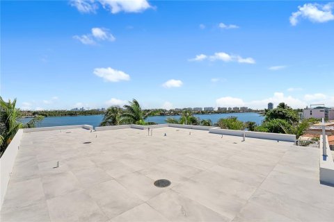 Снять в аренду виллу или дом в Майами-Бич, Флорида 5 спален, 308.99м2, № 1977745 - фото 23