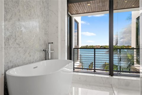 Снять в аренду виллу или дом в Майами-Бич, Флорида 5 спален, 308.99м2, № 1977745 - фото 29