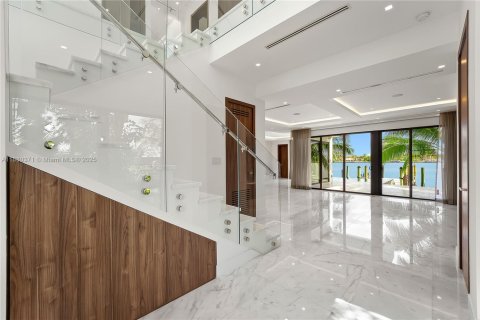 Снять в аренду виллу или дом в Майами-Бич, Флорида 5 спален, 308.99м2, № 1977745 - фото 3