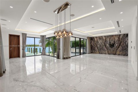 Снять в аренду виллу или дом в Майами-Бич, Флорида 5 спален, 308.99м2, № 1977745 - фото 5
