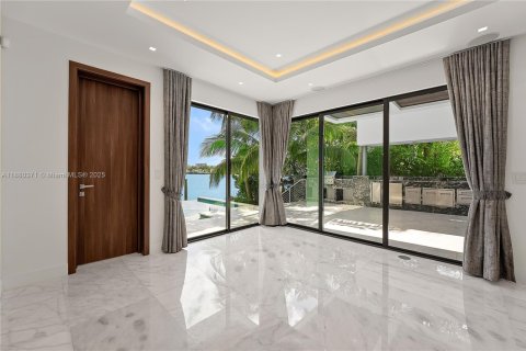 Снять в аренду виллу или дом в Майами-Бич, Флорида 5 спален, 308.99м2, № 1977745 - фото 8