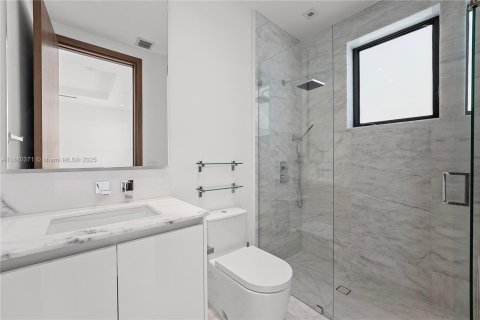 Снять в аренду виллу или дом в Майами-Бич, Флорида 5 спален, 308.99м2, № 1977745 - фото 16