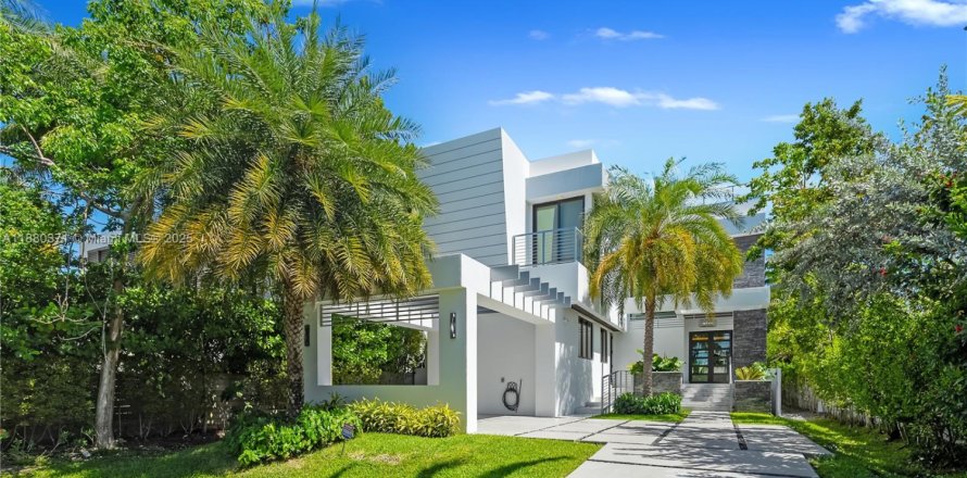 Дом в Майами-Бич, Флорида 5 спален, 308.99м2 № 1977745