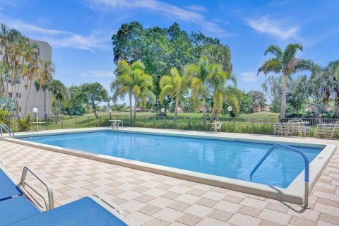 Condo in Lauderhill, Florida, 2 bedrooms  № 1860745 - photo 29