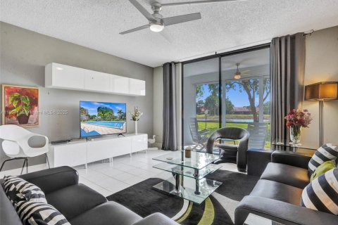 Condo in Lauderhill, Florida, 2 bedrooms  № 1860745 - photo 6