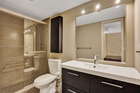 Condo in Lauderhill, Florida, 2 bedrooms  № 1860745 - photo 15