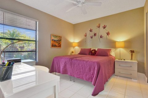 Condo in Lauderhill, Florida, 2 bedrooms  № 1860745 - photo 16