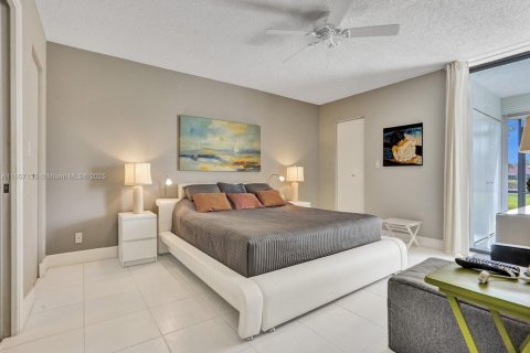 Condo in Lauderhill, Florida, 2 bedrooms  № 1860745 - photo 12