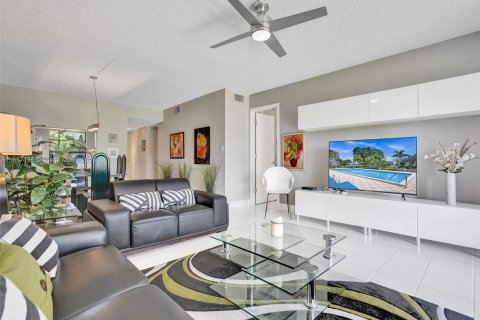 Condo in Lauderhill, Florida, 2 bedrooms  № 1860745 - photo 10