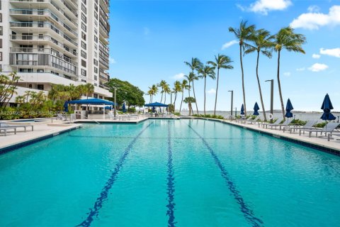 Condo in Miami, Florida, 1 bedroom  № 2193512 - photo 17