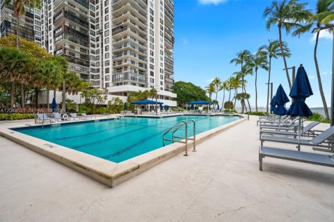Condo in Miami, Florida, 1 bedroom  № 2193512 - photo 16