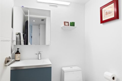 Condo in Miami, Florida, 1 bedroom  № 2193512 - photo 8