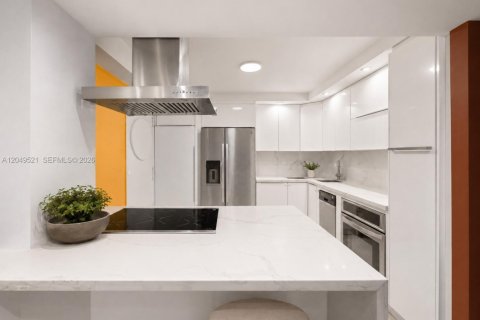 Condo in Miami, Florida, 1 bedroom  № 2193512 - photo 7