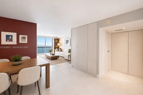 Condo in Miami, Florida, 1 bedroom  № 2193512 - photo 2