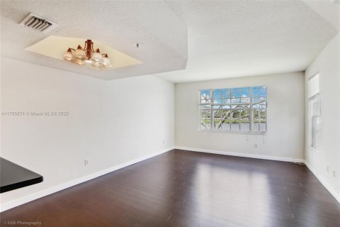 Снять в аренду таунхаус в Санрайз, Флорида 3 спальни, 119.38м2, № 1959581 - фото 3