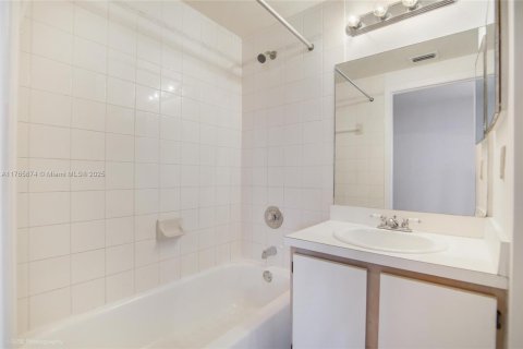 Снять в аренду таунхаус в Санрайз, Флорида 3 спальни, 119.38м2, № 1959581 - фото 4