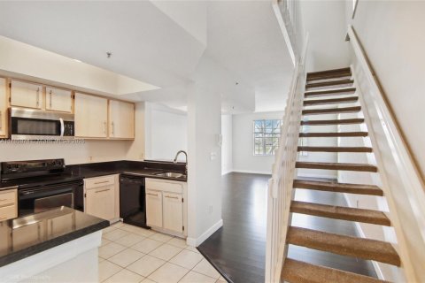 Снять в аренду таунхаус в Санрайз, Флорида 3 спальни, 119.38м2, № 1959581 - фото 6