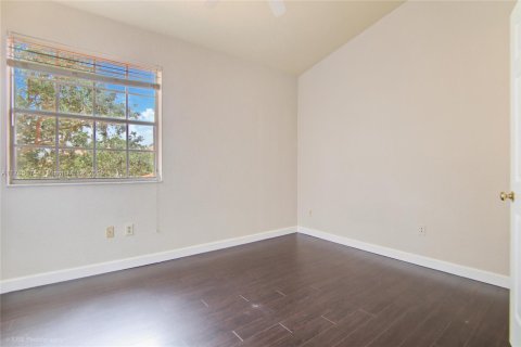 Снять в аренду таунхаус в Санрайз, Флорида 3 спальни, 119.38м2, № 1959581 - фото 7