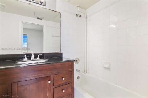 Снять в аренду таунхаус в Санрайз, Флорида 3 спальни, 119.38м2, № 1959581 - фото 10