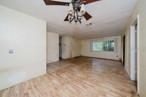 House in Palm Bay, Florida 3 bedrooms, 127.93 sq.m. № 1612918 - photo 12