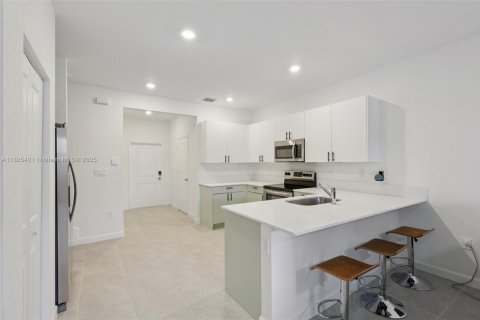 Купить таунхаус в Хомстед, Флорида 3 спальни, 159.98м2, № 1931595 - фото 9