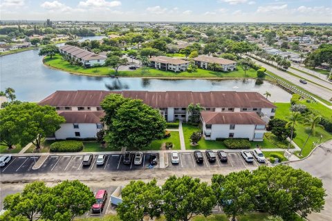 Condo in Fort Lauderdale, Florida, 2 bedrooms  № 1866523 - photo 1