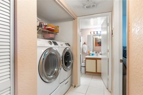 Condo in Fort Lauderdale, Florida, 2 bedrooms  № 1866523 - photo 4