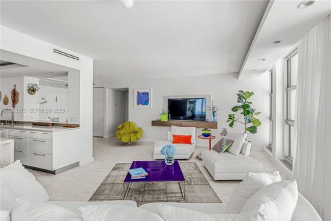 Condominio en alquiler en Miami Beach, Florida, 3 dormitorios, 175.12 m2 № 1991385 - foto 11