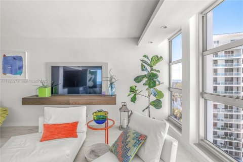 Condominio en alquiler en Miami Beach, Florida, 3 dormitorios, 175.12 m2 № 1991385 - foto 10