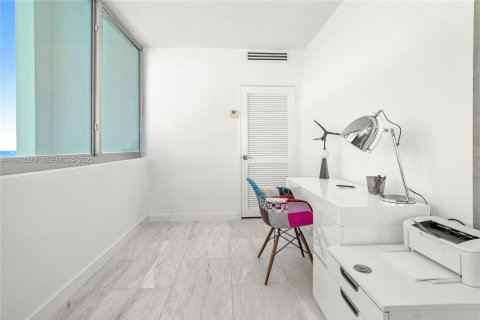 Condominio en alquiler en Miami Beach, Florida, 3 dormitorios, 175.12 m2 № 1991385 - foto 14