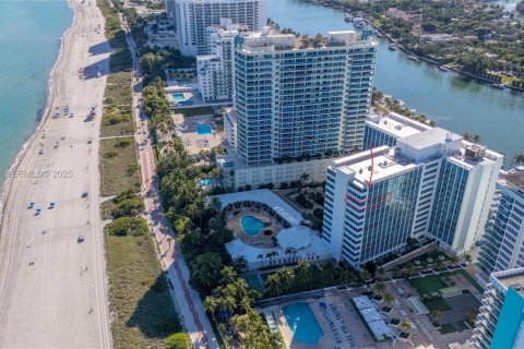 Condominio en alquiler en Miami Beach, Florida, 3 dormitorios, 175.12 m2 № 1991385 - foto 1