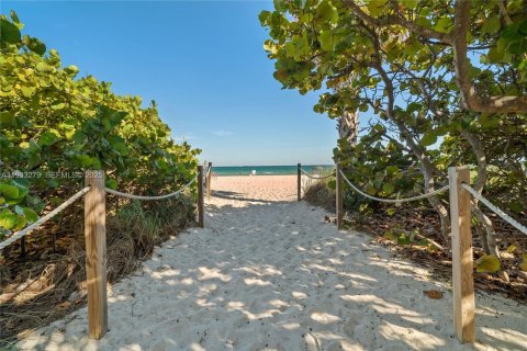 Condominio en alquiler en Miami Beach, Florida, 3 dormitorios, 175.12 m2 № 1991385 - foto 2