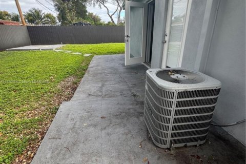 Villa ou maison à vendre à North Miami Beach, Floride: 3 chambres, 98.1 m2 № 1862577 - photo 10