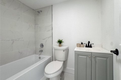 House in West Park, Florida 4 bedrooms № 2033199 - photo 11